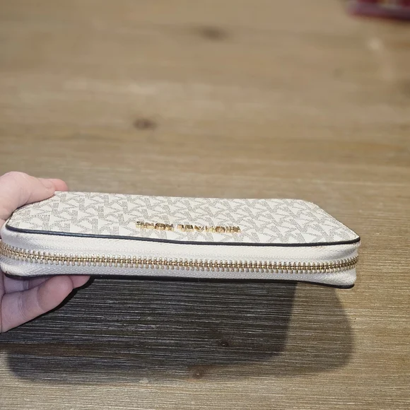 Michael Kors Gray Monogram Wallet - Picture 5 of 10